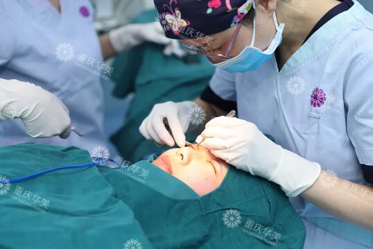 双眼皮培训3天可出师？瞎扯！来看30年经验的医生是怎么割的