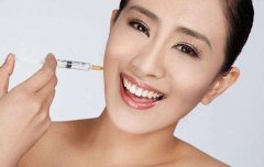 注射瘦脸会疼吗 术后变成精致小脸 width=