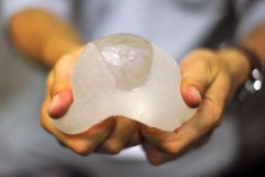 假体隆胸手术有哪些危害? width=