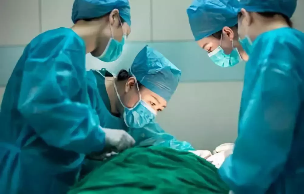 【做了两年医助后，我对做整形医生绝望了……】