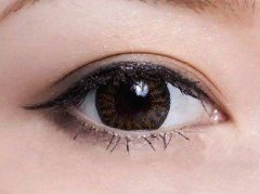 双眼皮的杀伤力有多大?割双眼皮前:路人甲，割双眼皮后：女神! width=