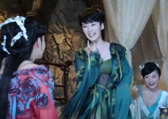 【吴京的老婆谢楠整容前后图片放一点出来，不想收到律师函，哈哈哈！】