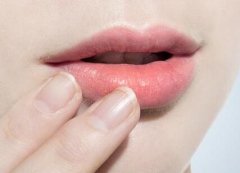 怎么拥有迷人好看的嘟嘟唇 width=