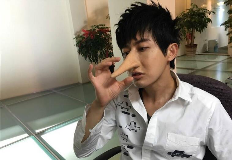 yif的鼻子是真的吗?难道魔术师什么都能变?