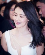 高圆圆现眼袋法令纹?不老梗破了？不得不服老啊！ width=
