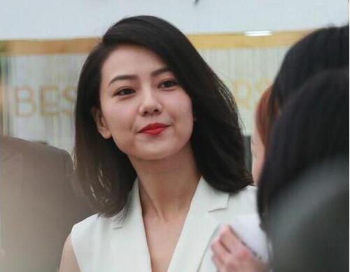 高圆圆现眼袋法令纹?不老梗破了?不得不服老啊!