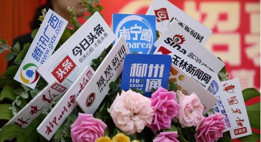 惊喜咯！歌唱家“祖海”，竟现身“蓝丝带”免费植发海选现场……