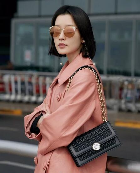 墨镜什么牌子好|别瞎买，让Jennie变酷的太阳镜可不是它~