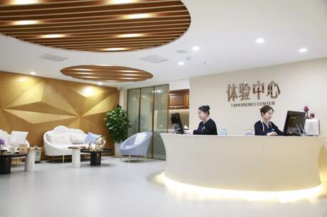 河南整形美容医院超萌"网红墙"亮相农业东路，变身潮人~