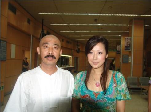 歌手孙悦整容前后对比照片，心酸整容史曝光