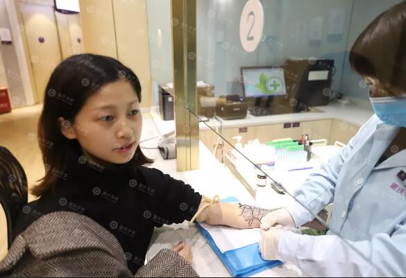 水滴鼻养成记|插座鼻变小俏鼻，女格斗教练整成“李沁”？