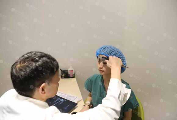 水滴鼻养成记|插座鼻变小俏鼻，女格斗教练整成“李沁”？