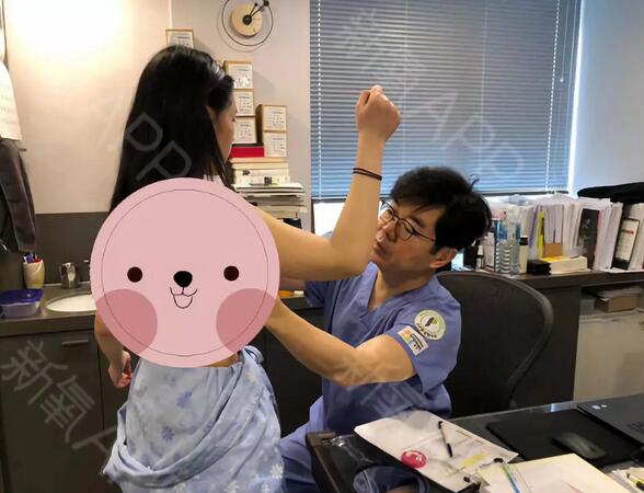 做完假体隆胸之后多久可以正常上班？