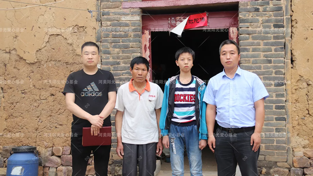 张正文教授为小铠做了耳再造手术，让他离梦想更进一步！