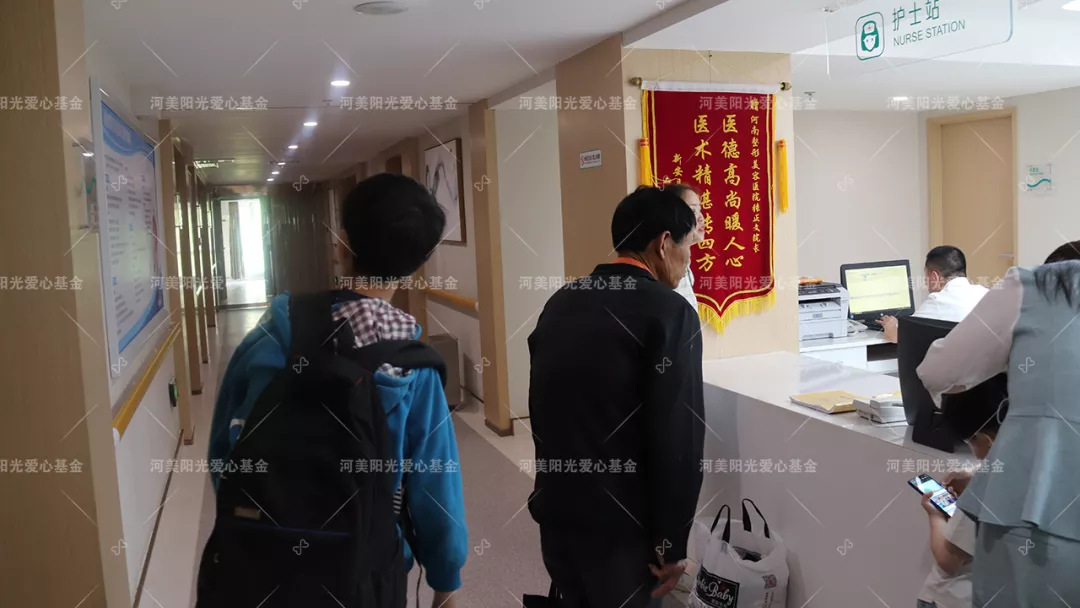 张正文教授为小铠做了耳再造手术，让他离梦想更进一步！