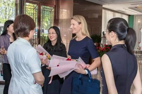 强生亚太CSS总裁Nadia Yu一行访问苏州美莱！