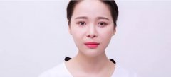 为了瘦，95后小美眉一口气吃了10多种减肥药，结果…… width=