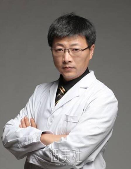 北京隆鼻专家李劲良厉害吗?先看看他的个人资料呢!