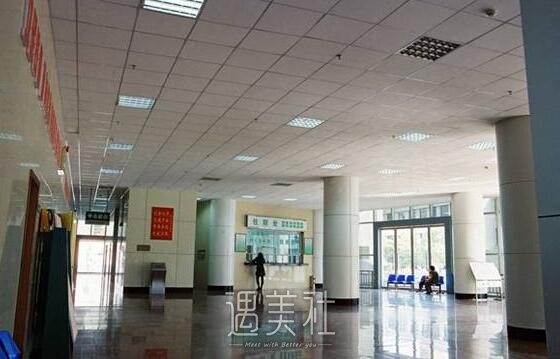 东莞东华医院整形科靠谱吗?有木有2020年多方面价格表喃?
