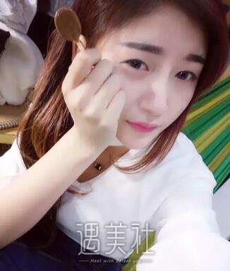曹阳,双眼皮
