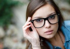 假体隆鼻后能不能戴眼镜？术后看起来很生硬？ width=