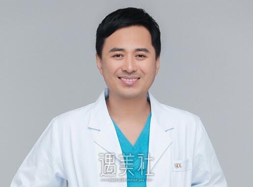 圣嘉新,李朕,丰胸