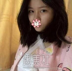 赖明忠,隆胸