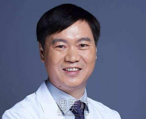 靳小雷