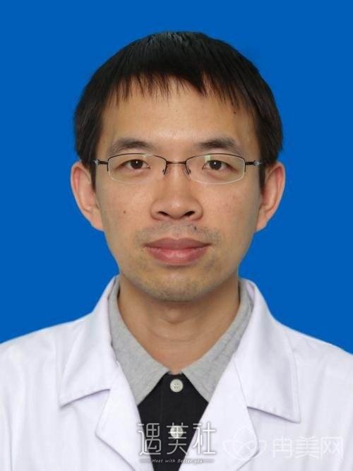 石家庄张卓男做双眼皮价格