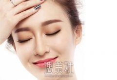 硅胶假体垫下巴让我变瓜子脸 width=