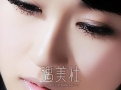 硅胶隆鼻的果是的吗? width=