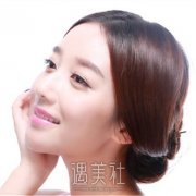 硅胶隆鼻前后对比照片 width=
