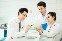 黄大勇张笑天哪个好？磨骨案例图片对比中~ width=