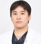 曹栋弼预约方便吗？在哪里坐诊？医生资料曝光！ width=