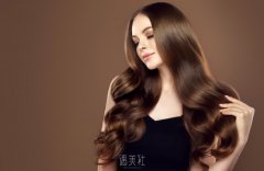 发际线修复术：哪些人适合进行植发手术？ width=